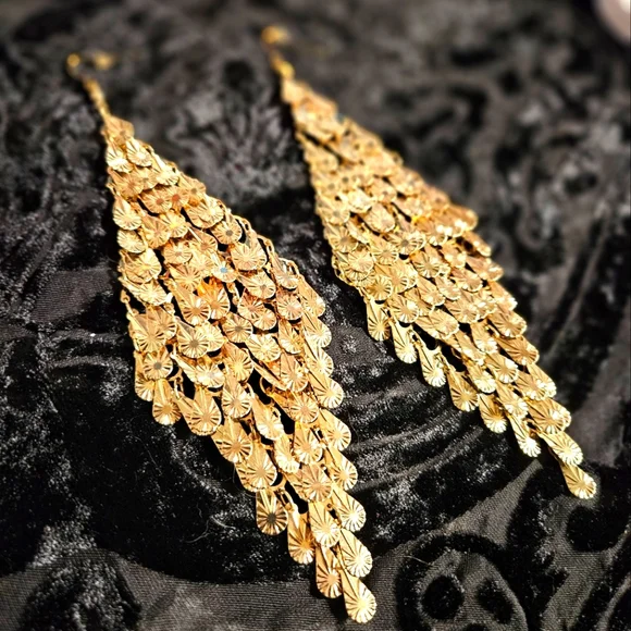 Beautiful 7" Gold Dangling Earrings - Picture 1 of 3